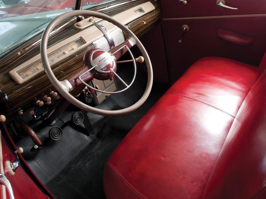  Ford V8 Super Deluxe Convertible Coupe 1941 года  (фото 12 из 16)